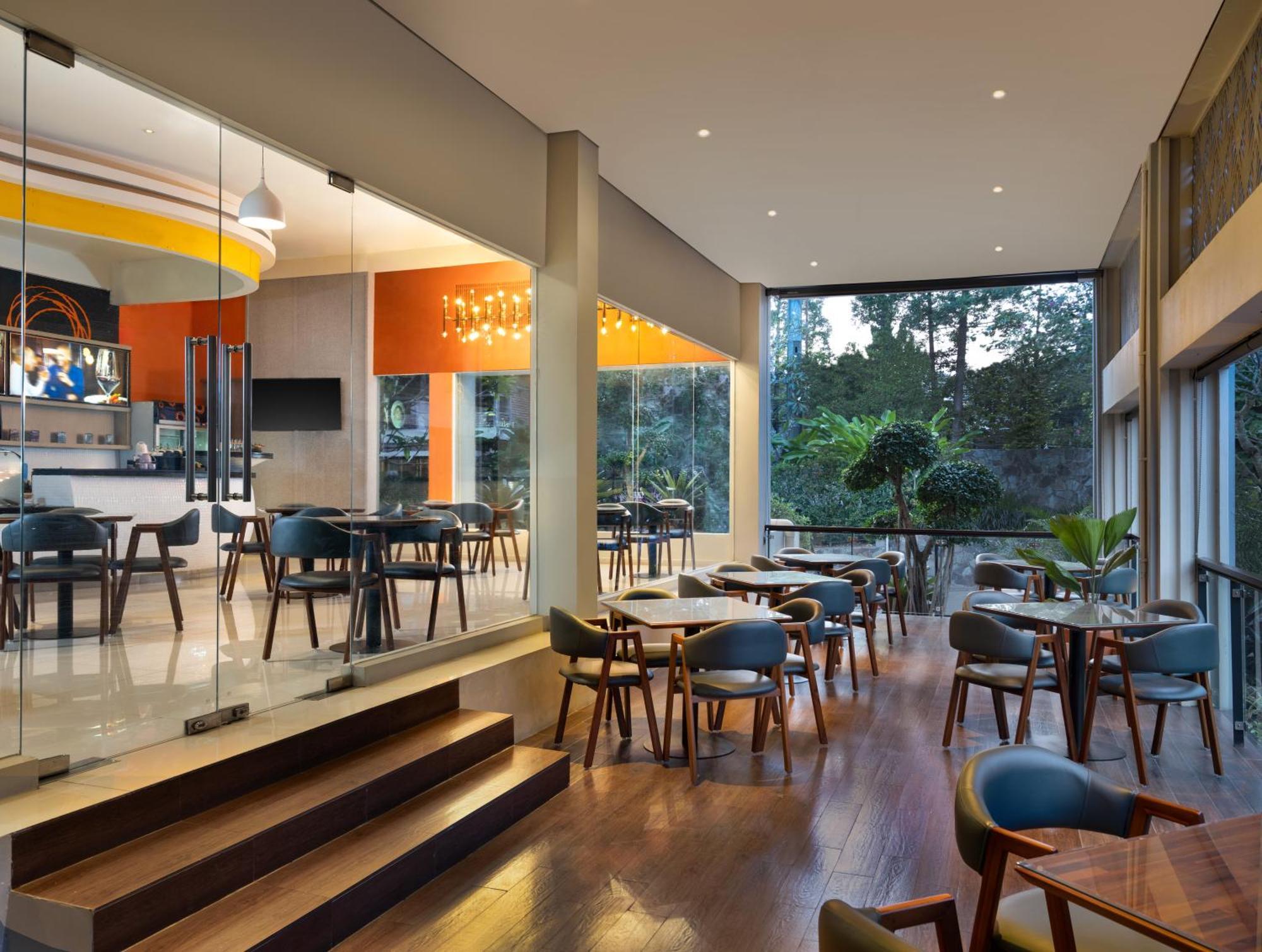 Sheraton Bandung Hotel & Towers Exterior foto