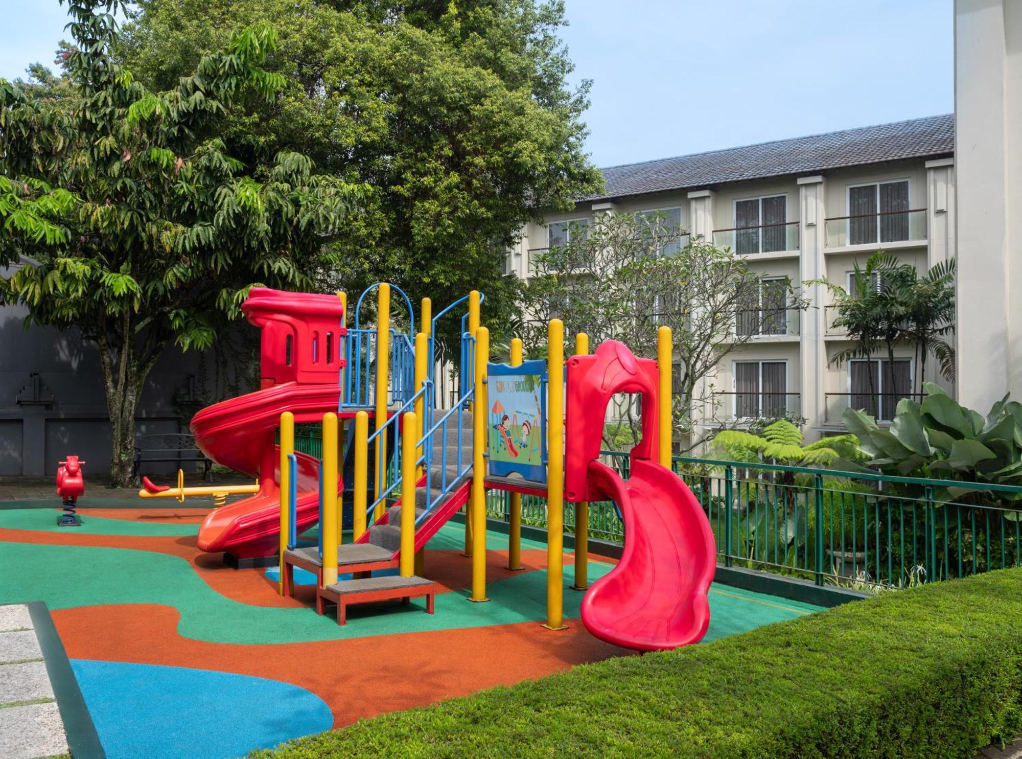Sheraton Bandung Hotel & Towers Exterior foto